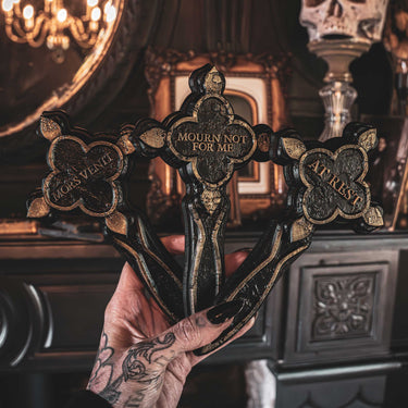 Grave Marker Wall Hanging - Mors Venit